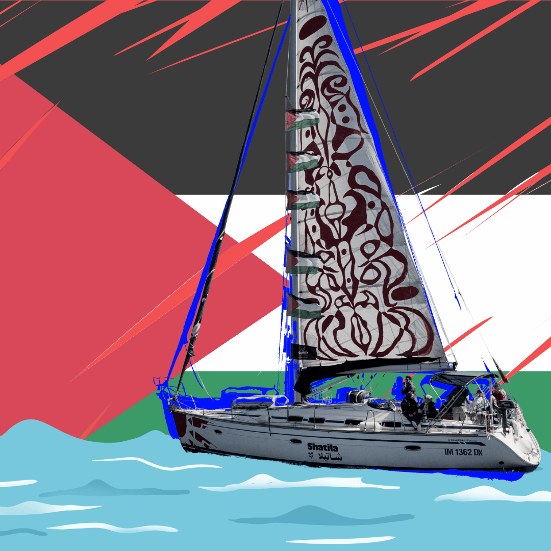 Foto van een van de Global Sumud Flotilla-schepen met op de achtergrond een kapotte Palestijnse vlag